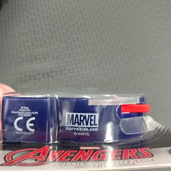 New Marvel Avengers 5" Pinball & Maze Game Disney Store 2 Games in 1 - Picture 10 of 16